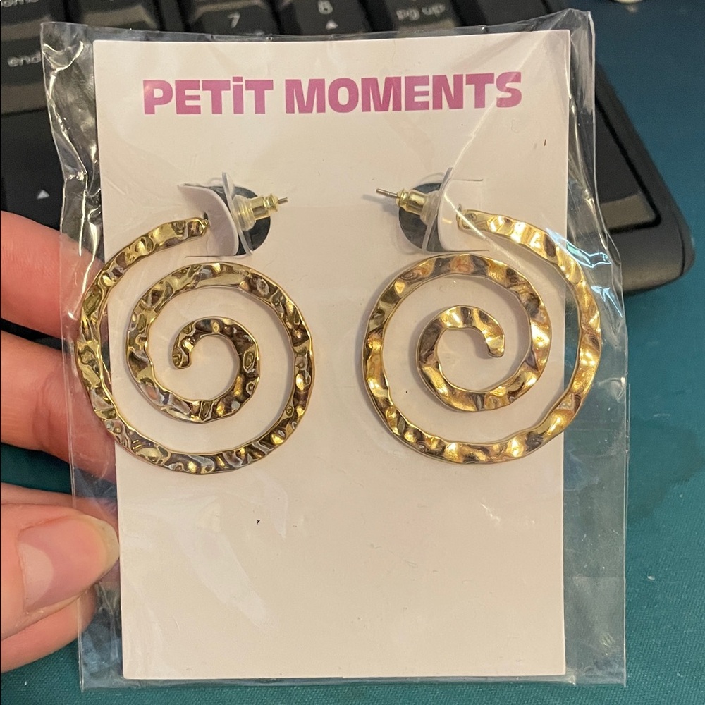 NWOT REVOLVE Gold Spiral Earrings by Petit Moments